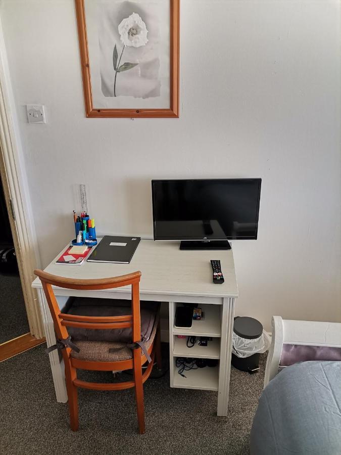 Bright And Cozy Room With Double Bed, Private Bathroom Not Ensuite, Breakfast To Go Dublin Extérieur photo
