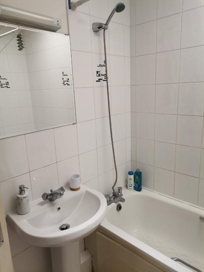 Bright And Cozy Room With Double Bed, Private Bathroom Not Ensuite, Breakfast To Go Dublin Extérieur photo